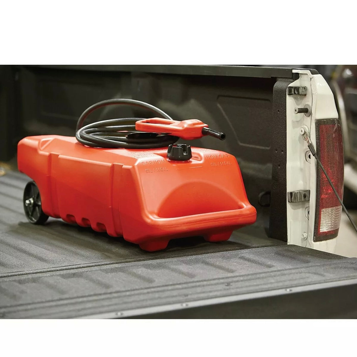 Tanque plástico de 20 galones con pompa por gravedad y ruedas.